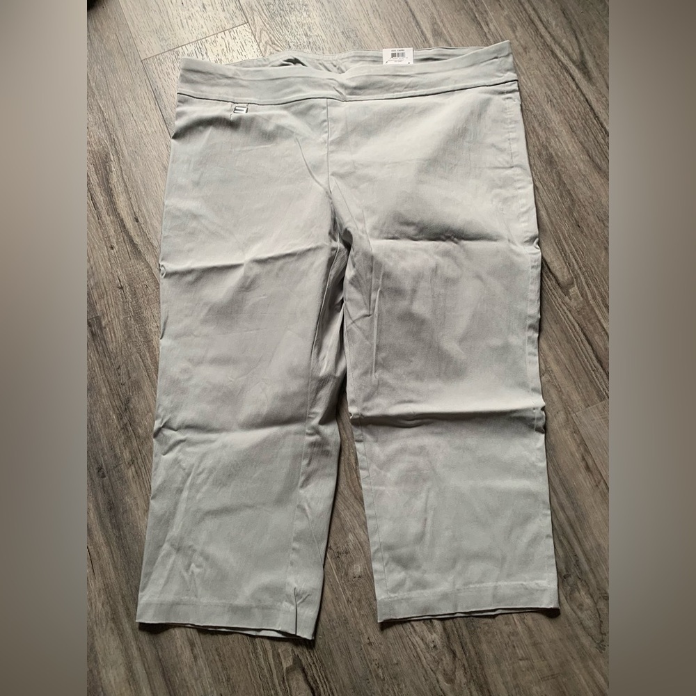 New with tags. Light gray Alfani tummy control Capri